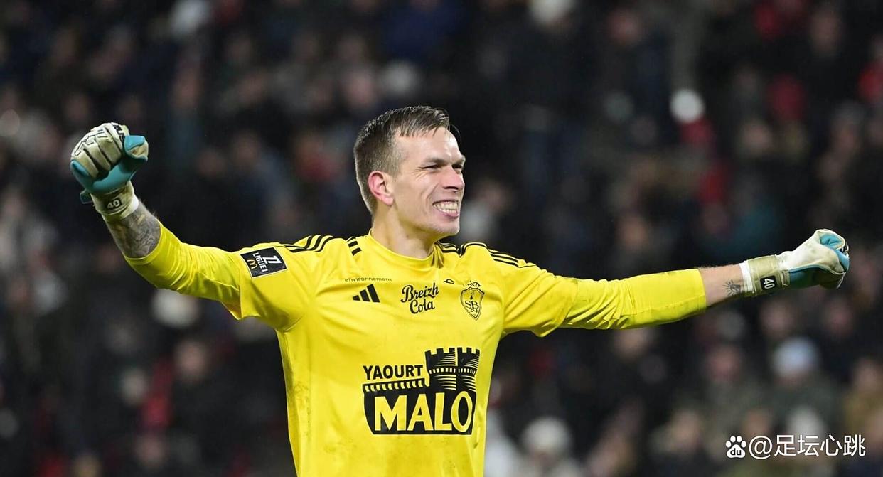 国际比赛日阿斯顿维拉调整名单以备荷甲，绝杀压哨环节打磨，底气十足，团队化学反应显著的简单介绍