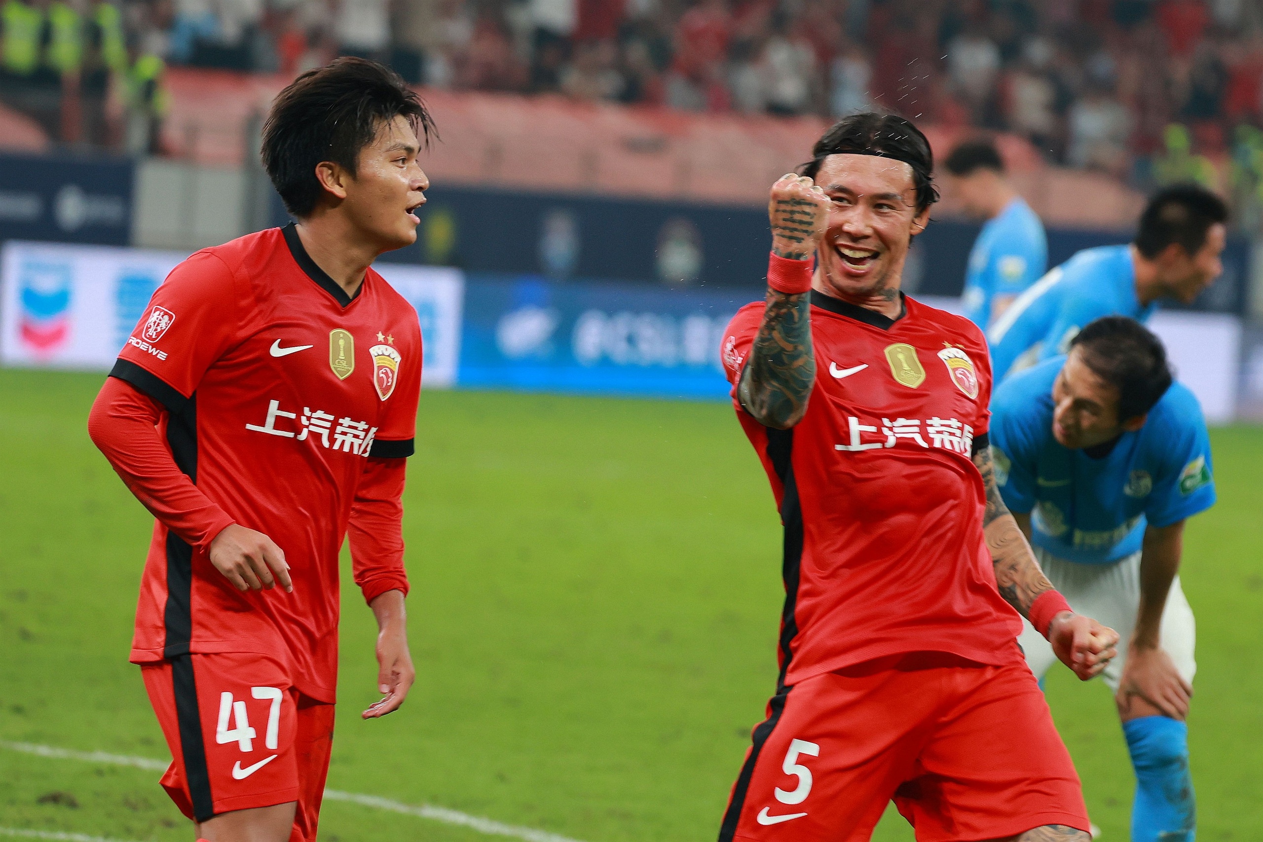 包含今晨体能课后，西汉姆豪取连胜备战英超，底气十足，球队文化再被提及的词条