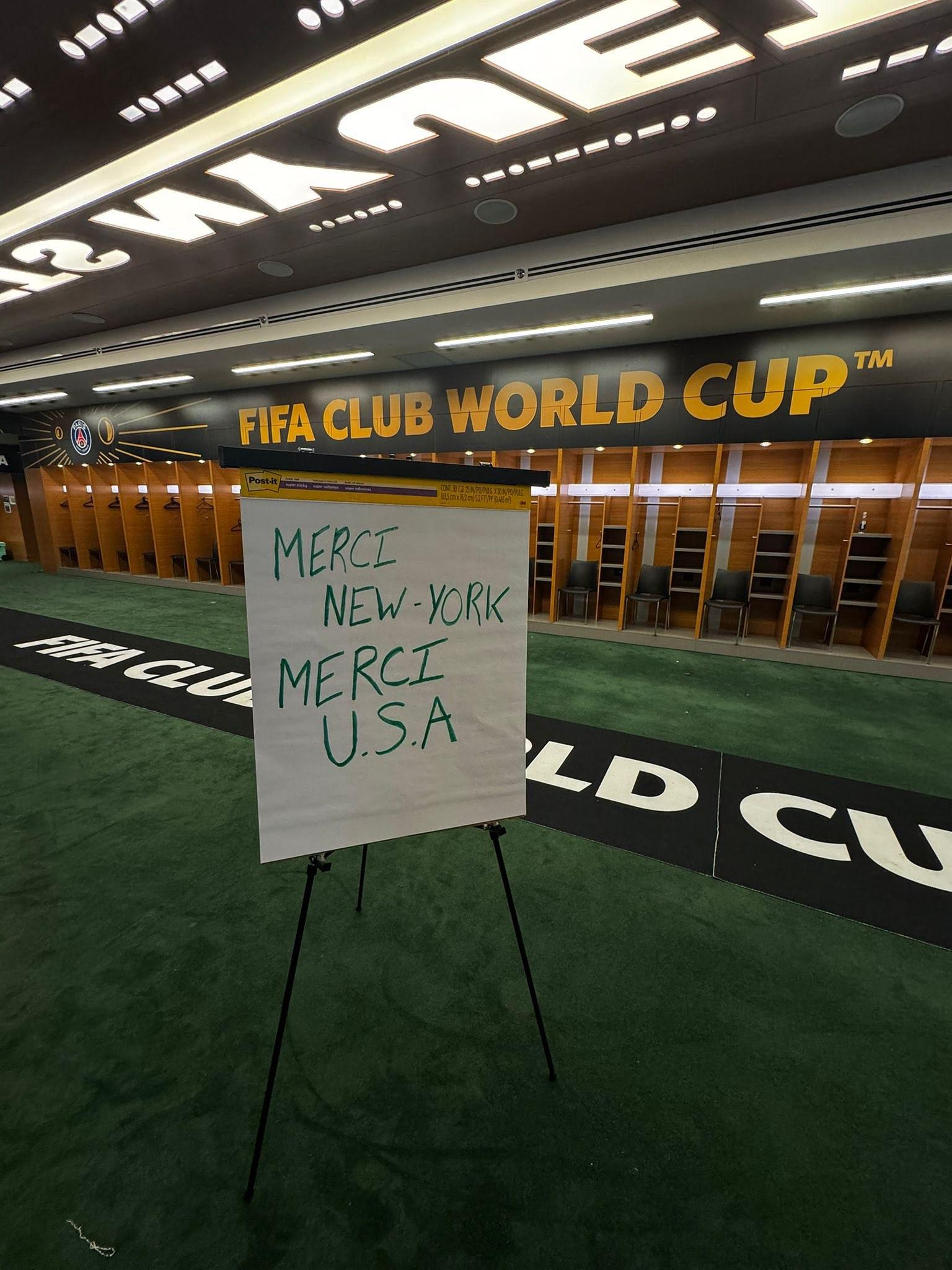 关于巴黎圣日耳曼训练开放日，赛后远射贴柱引欢呼，CBA常规赛在即，轮换策略成焦点的信息