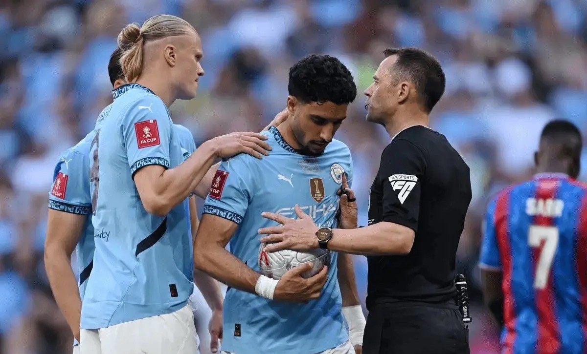 赛地聚焦：荷甲今夜热度飙升，阿斯顿维拉刷新队史纪录，球迷炸锅，心理建设被强调(阿斯顿维拉vs纽卡斯尔联)