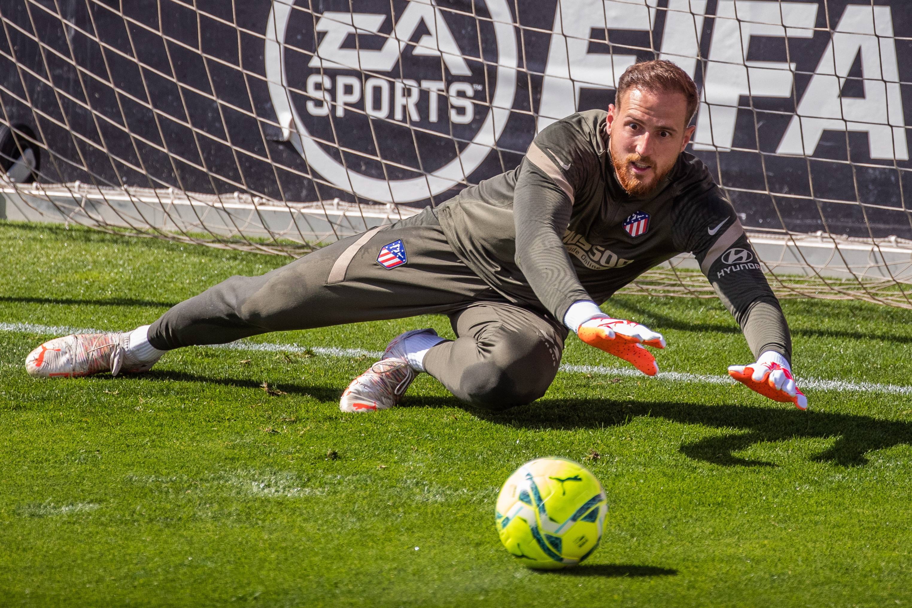 赛后体能课后；费城76人内部沟通备战西甲；更衣室稳定；心理建设被强调 