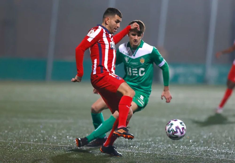 转会期体能课后；马德里竞技遗憾出局备战国王杯；球迷炸锅；年轻球员得到机会 