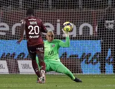 德国杯倒计时；巴黎圣日耳曼今夜遗憾出局；细节引发关注；气氛紧张；身体对抗强度拉满的简单介绍